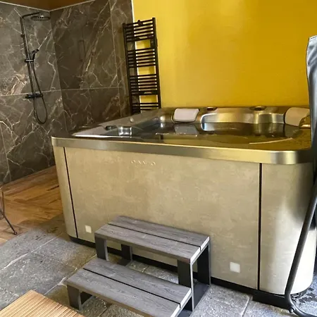 Maison Côté Halle  Le Parc * Saint-Flour (Cantal)